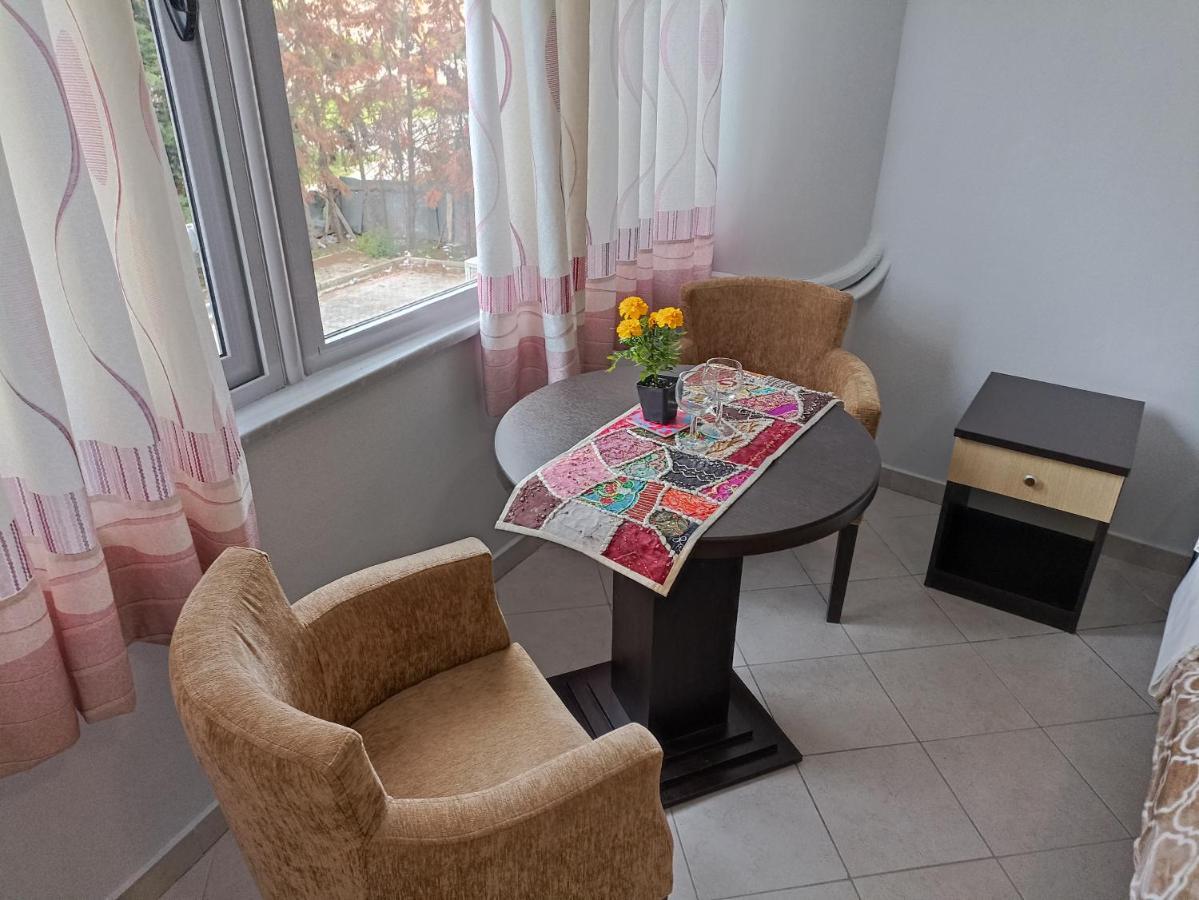10 Apartmants Olimpia Mir Дуррес Екстер'єр фото