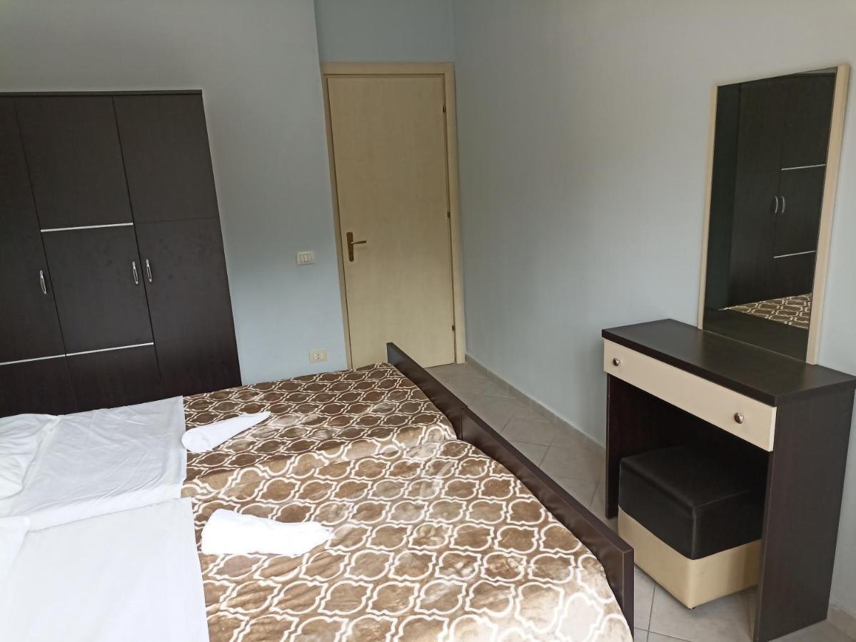 10 Apartmants Olimpia Mir Дуррес Екстер'єр фото